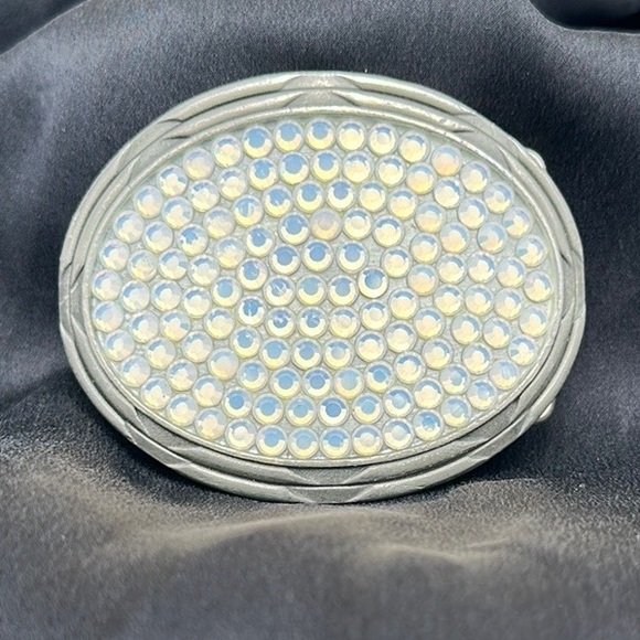 TRES FLORES BELT BUCKLE CATCH LIGHT THE IRIDESCENT BEADED STATEMENT PIECE MINT - Picture 1 of 4